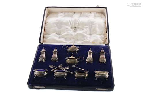 AN EARLY 20TH CENTURY CASED SILVER CRUET SET