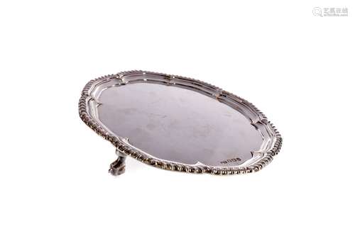 A 20TH CENTURY SILVER SALVER