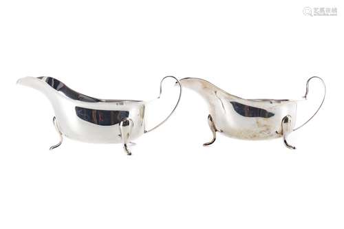 A CASED PAIR OF SILVER SAUCE BOATS