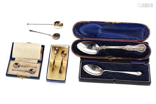 A CASED SILVER CONDIMENT SET AND CASED SILVER SPOONS