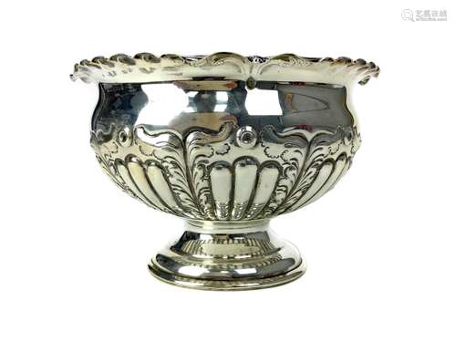 AN EARLY 20TH CENTURY SILVER ROSE BOWL