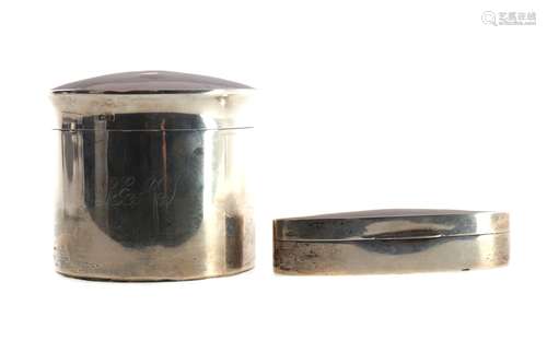 A GEORGE V SILVER LIDDED JAR AND A LIDDED BOX