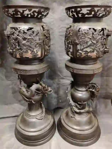 Pair of Japanese Bronze Lantern w Dragon