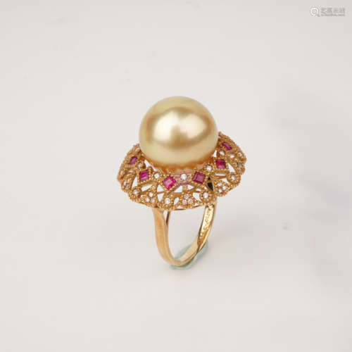 金珍珠配红宝石及钻石戒指