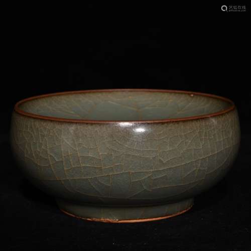 A Porcelain Guan Kiln Bowl