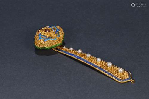 A Gilt Silver Enameling Blue Embed Gems