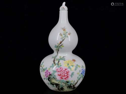 A Porcelain Famille Rose Floral&Bird Gourd Vase