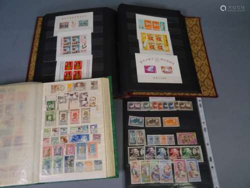 Ensemble de timbres d'Asie présentés dans un carto…