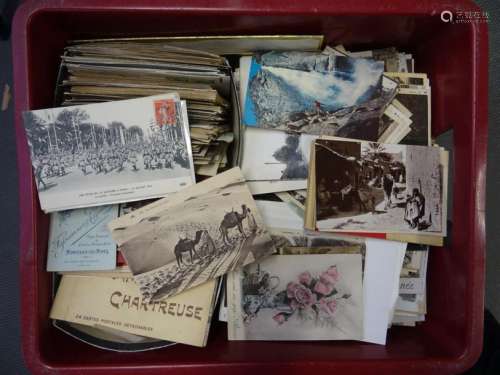 Plusieurs centaines de cartes postales anciennes e…
