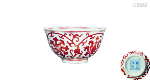 清雍正 矾红缠枝花卉纹杯