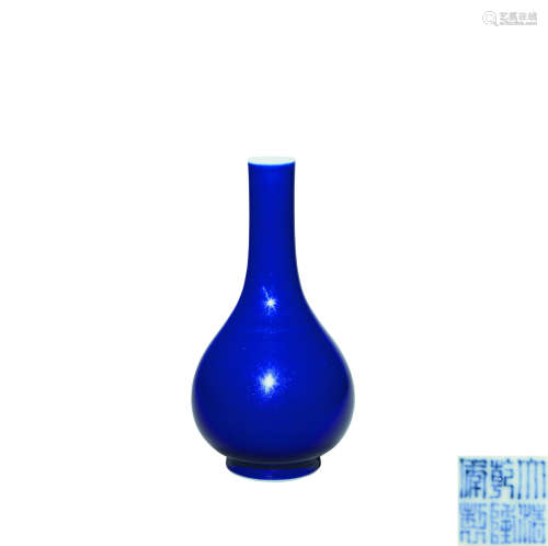清乾隆 宝石蓝釉胆式瓶