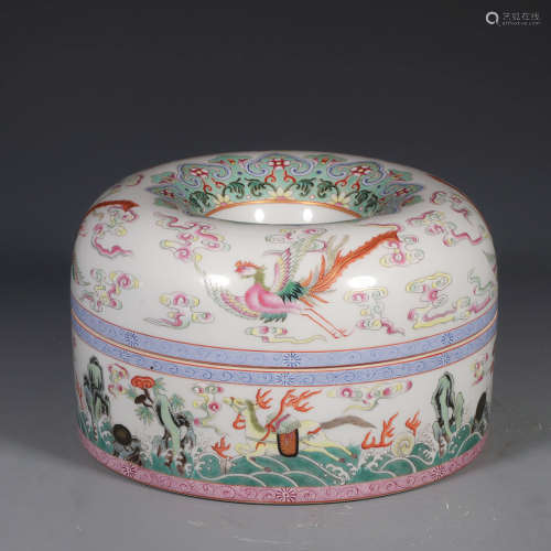 Chinese Famille Rose Porcelain Cover Box