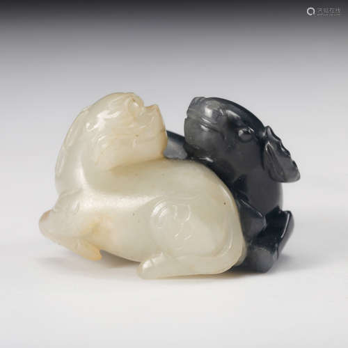 Chinese Black And White Jade Foolions