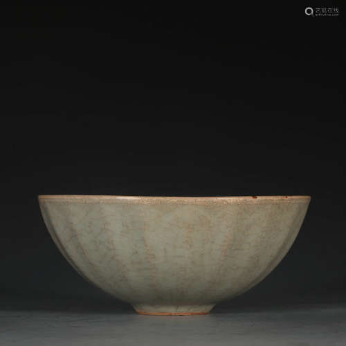 Chinese Longquan Celadon Glazed Porcelain Bowl