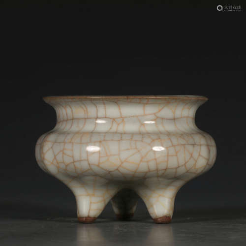 Chinese Guan Type Porcelain Tripod Censer