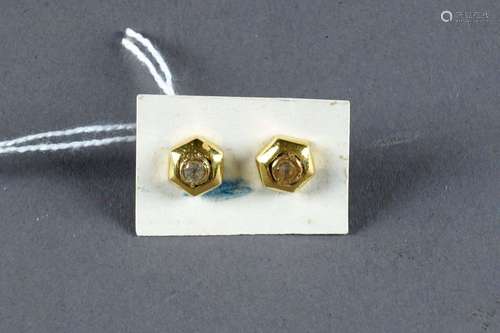 Paire De Boucles D’oreilles.