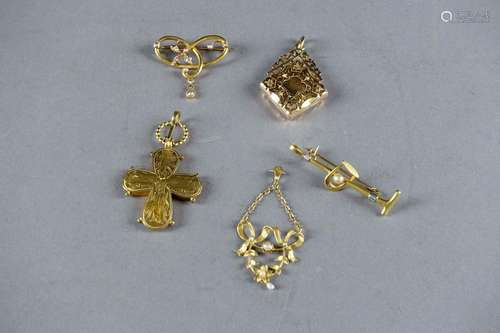 Lot De Broches Et Pendentifs A…