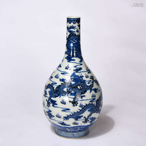 Chinese Blue And White Dragon Pattern Gallbladder Shape Vase