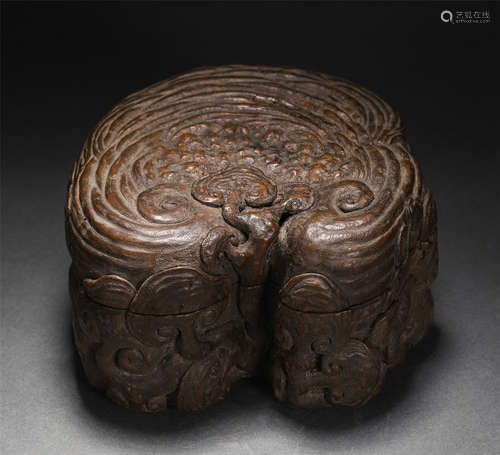 Chinese Agalwood Lidded Box Engraved With Lingzhi Patterns