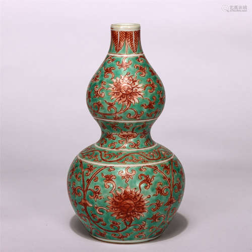 Chinese Green Ground Iron-Red Flower Pattern Gourd Shape Vase