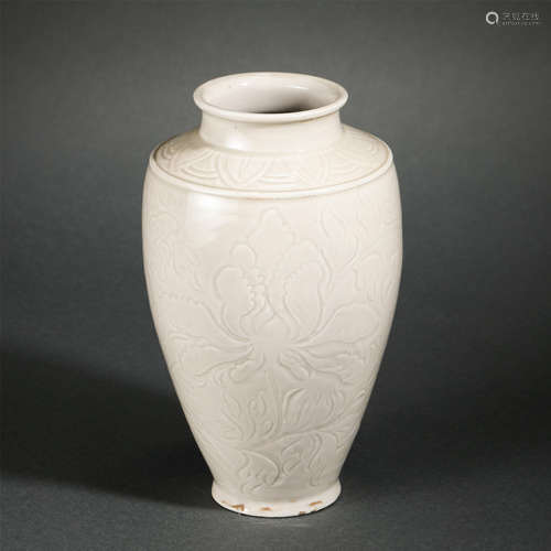 Chinese White Glaze Carved Flower Pattern Porcelain Vase