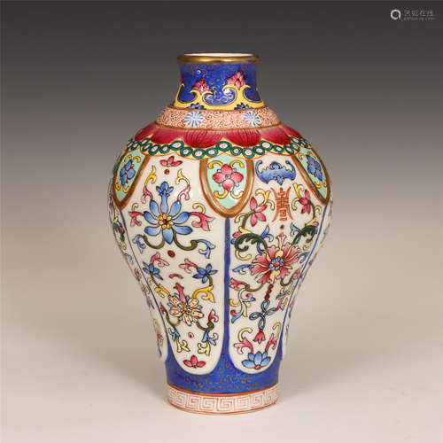 Chinese Enamel-Painted Flower Patterns Porcelain Meiping