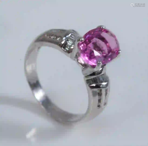 18 Karat White Gold Ring with oval pink sapphire,