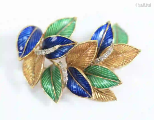 18 Karat Gold Brooch in form of leaves, enameled green,