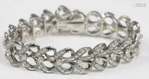 18 Karat White Gold Bracelet made with twenty hearts,