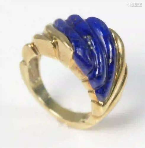 14 Karat Gold Ring set with carved lapis size 7 10.4