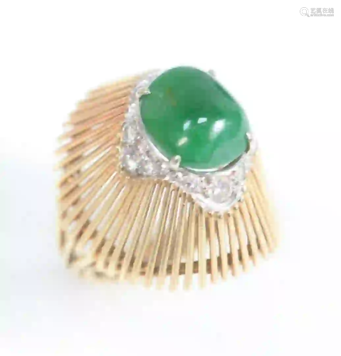 14 Karat Gold Ring set with cabochon cut emerald,