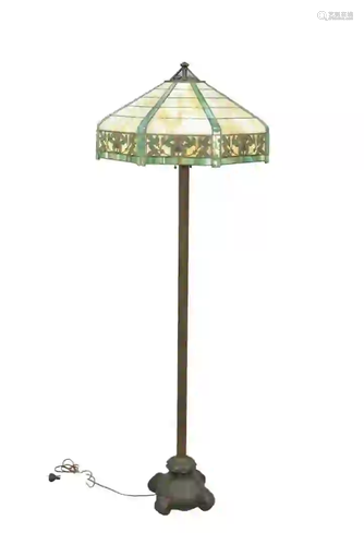 Floor lamp with leaded shade with leaves and red desig