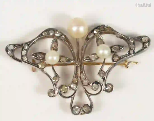 14 Karat Gold Brooch set with three pearls, and