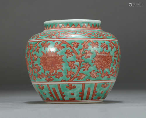 Chinese Green Ground Red Flower Pattern Porcelain Jar