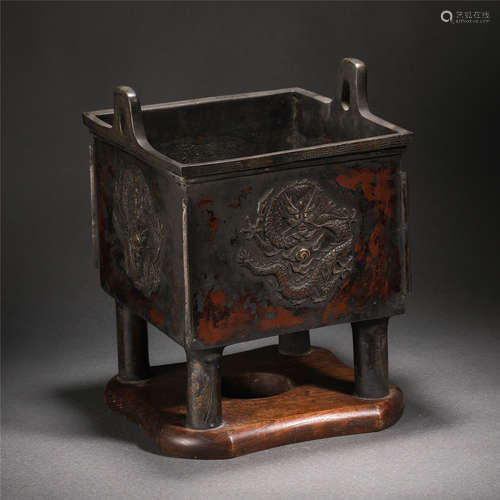 Chinese Bronze Dragon Pattern Four-Footed Furnace