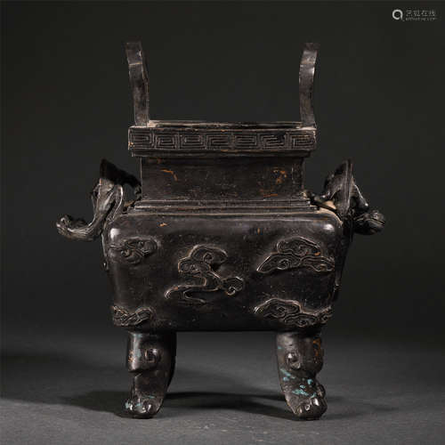 Chinese Bronze Dragon Pattern Four-Footed Furnace