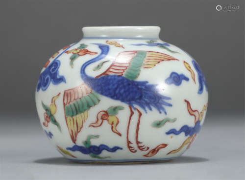 Chinese Wucai Mythical Crane And Cloud Pattern Porcelain Jar