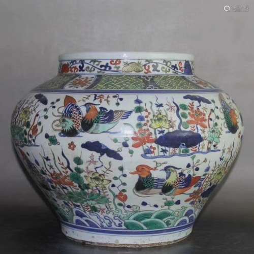 Large Wucai 'Birds and Flower' Porcelain Jar