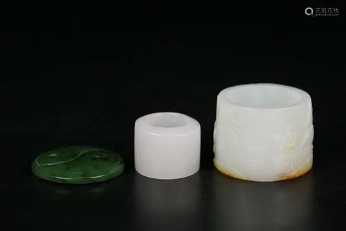 Chinese Hetian Jade Banzhi Ring and Box With Mark