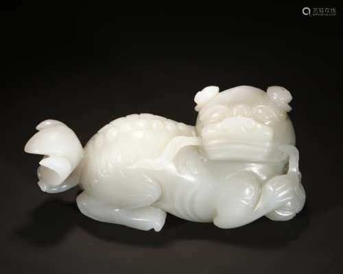 Chinese Hetian White Jade Mythical Beast Toggle