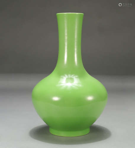 Chinese Apple Green Glaze Straight Neck Porcelain Vase