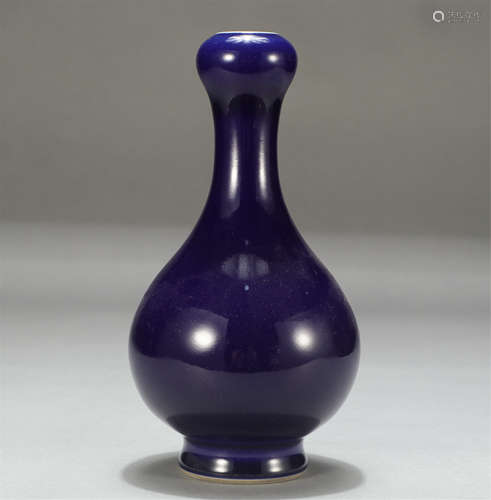 Chinese Blue Glaze Garlic Head Porcelain Vase