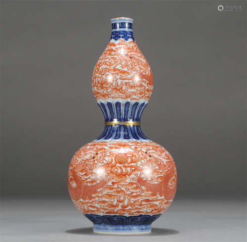 Chinese Iron-Red Dragon Pattern Blue-And-White Gourd-Shape Vase