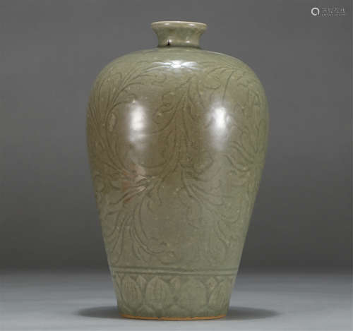 Chinese Longquan Ware Carved Flower Pattern Porcelain Meiping