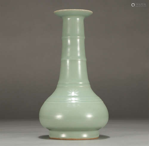 Chinese Longquan Ware Celadon Glaze Straight Neck Vase