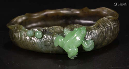 HETIAN GREEN JADE BRUSH WASHER CARVED WITH FROG&BUTTERFLY