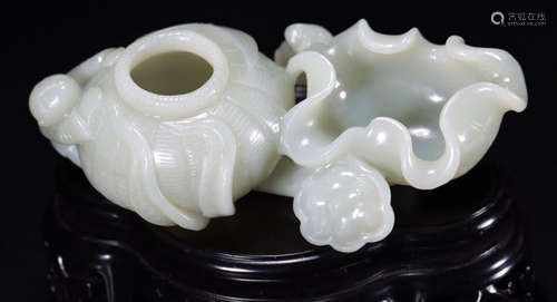 HETIAN JADE BRUSH WASHER SHAPED WITH LOTUS