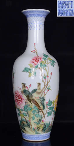 DAQINGQIANLONGNIANZHI MARK FAMILLE ROSE GLAZE VASE