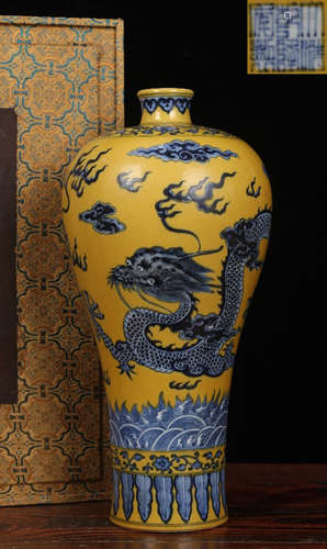 QIANLONGNIANZHI MARK BLUE&YELLOW GLAZE VASE