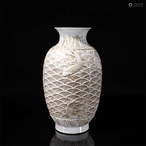 Porcelain Fish Pattern Vase